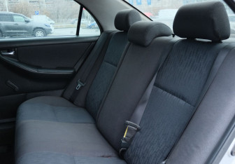 Подержанный автомобиль Toyota Corolla Sedan 2004 года (17 фото)