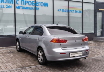 Подержанный автомобиль Mitsubishi Lancer Sedan 2008 года (3 фото)