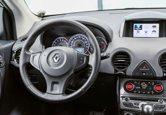 Подержанный автомобиль Renault Koleos 2013 года (11 фото)