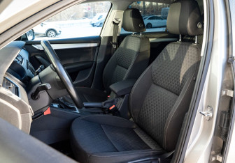 Подержанный автомобиль Skoda Octavia Liftback 2016 года (16 фото)