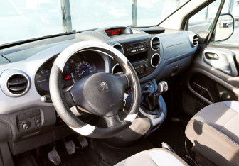 Подержанный автомобиль Peugeot Partner 2012 года (13 фото)