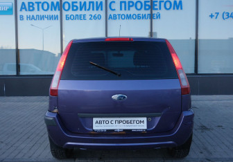 Подержанный автомобиль Ford Fusion 2006 года (4 фото)