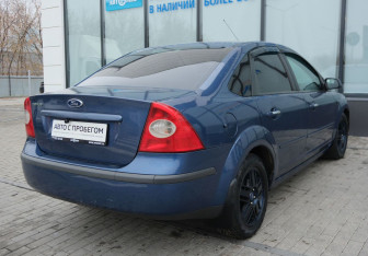 Подержанный автомобиль Ford Focus Sedan 2007 года (5 фото)