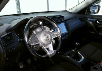 Подержанный автомобиль Nissan X-Trail 2019 года (15 фото)