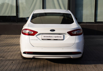 Подержанный автомобиль Ford Mondeo Sedan 2015 года (4 фото)