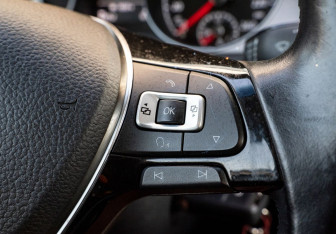 Подержанный автомобиль Volkswagen Golf Hatchback 2015 года (14 фото)