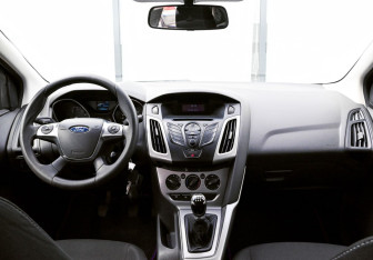 Подержанный автомобиль Ford Focus Sedan 2012 года (18 фото)