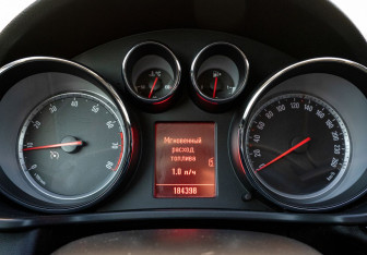 Подержанный автомобиль Opel Insignia Sedan 2011 года (17 фото)