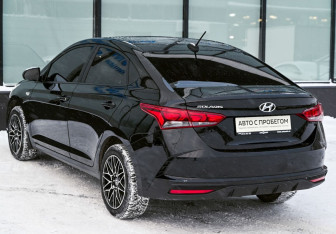 Подержанный автомобиль Hyundai Solaris Sedan 2021 года (3 фото)