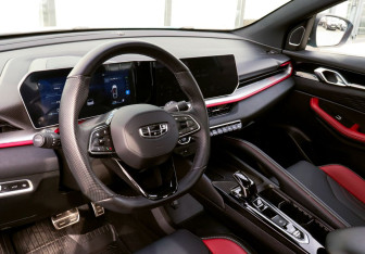 Подержанный автомобиль Geely Coolray 2024 года (16 фото)