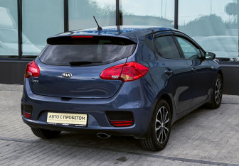 Подержанный автомобиль Kia Ceed Hatchback 2015 года (5 фото)