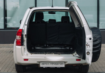 Подержанный автомобиль Suzuki Grand Vitara 2011 года (16 фото)