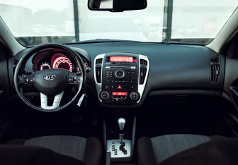 Подержанный автомобиль Kia Ceed Wagon 2010 года (19 фото)