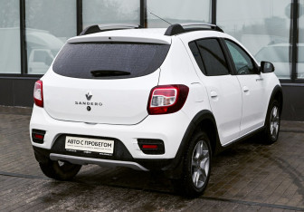 Подержанный автомобиль Renault Sandero 2021 года (5 фото)
