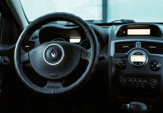 Подержанный автомобиль Renault Megane Sedan 2008 года (17 фото)