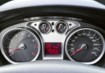 Подержанный автомобиль Ford Focus Sedan 2008 года (16 фото)