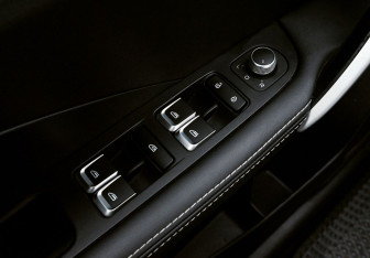 Подержанный автомобиль Geely Coolray 2023 года (12 фото)