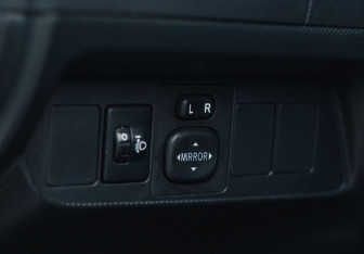 Подержанный автомобиль Toyota Auris Hatchback 2012 года (15 фото)