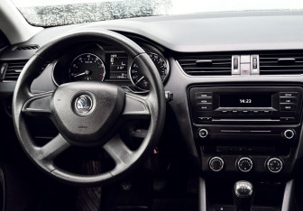 Подержанный автомобиль Skoda Octavia Liftback 2014 года (18 фото)