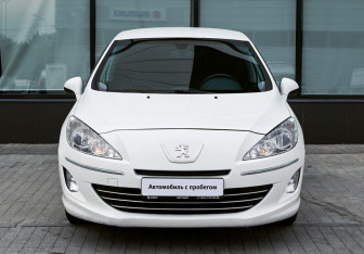 Подержанный автомобиль Peugeot 408 2013 года (8 фото)