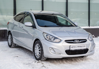 Подержанный автомобиль Hyundai Solaris Sedan 2011 года (7 фото)