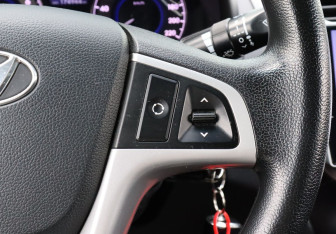 Подержанный автомобиль Hyundai Solaris Sedan 2012 года (13 фото)