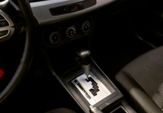 Подержанный автомобиль Mitsubishi Lancer Sedan 2007 года (9 фото)