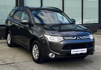 Подержанный автомобиль Mitsubishi Outlander 2013 года (7 фото)