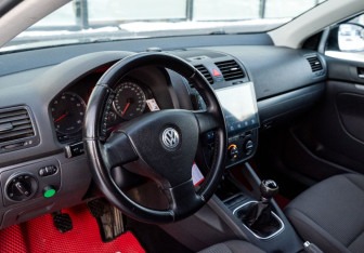 Подержанный автомобиль Volkswagen Jetta Sedan 2007 года (10 фото)