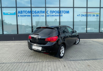 Подержанный автомобиль Opel Astra Hatchback 2011 года (5 фото)