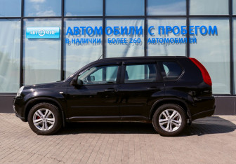 Подержанный автомобиль Nissan X-Trail 2012 года (2 фото)
