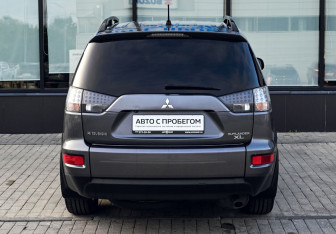 Подержанный автомобиль Mitsubishi Outlander 2012 года (4 фото)