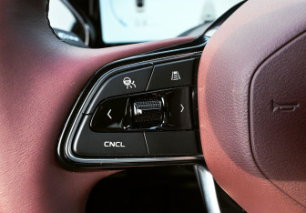 Подержанный автомобиль Geely Monjaro 2023 года (14 фото)