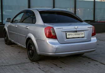 Подержанный автомобиль Chevrolet Lacetti Sedan 2010 года (3 фото)
