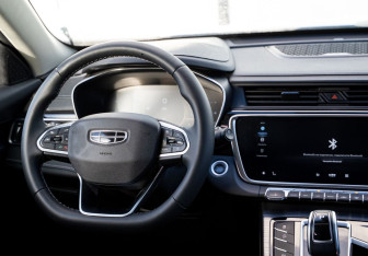 Подержанный автомобиль Geely Atlas Pro 2021 года (11 фото)