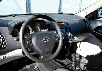 Подержанный автомобиль Kia Ceed Hatchback 2007 года (14 фото)