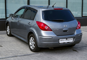 Подержанный автомобиль Nissan Tiida Hatchback 2012 года (3 фото)