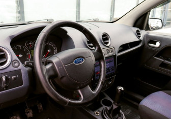 Подержанный автомобиль Ford Fusion 2008 года (13 фото)