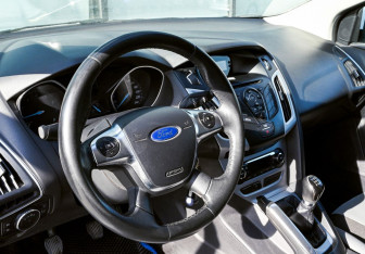 Подержанный автомобиль Ford Focus Hatchback 2012 года (17 фото)