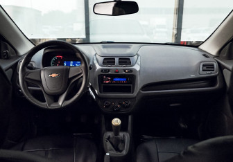 Подержанный автомобиль Chevrolet Cobalt Sedan 2013 года (16 фото)