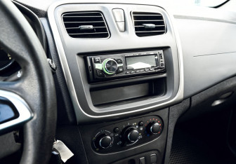 Подержанный автомобиль Renault Logan Sedan 2019 года (10 фото)