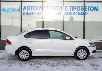 Подержанный автомобиль Volkswagen Polo Sedan 2015 года (6 фото)