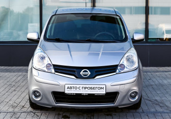 Подержанный автомобиль Nissan Note 2012 года (8 фото)