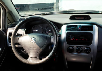 Подержанный автомобиль Suzuki Liana Wagon 2004 года (18 фото)