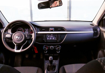 Подержанный автомобиль Kia Rio Sedan 2019 года (18 фото)