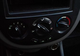 Подержанный автомобиль Chevrolet Lacetti Wagon 2011 года (14 фото)