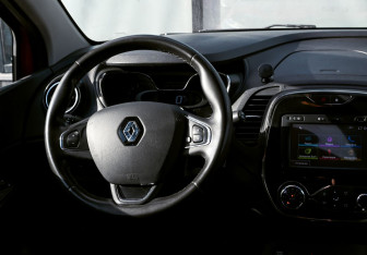 Подержанный автомобиль Renault Kaptur 2018 года (19 фото)