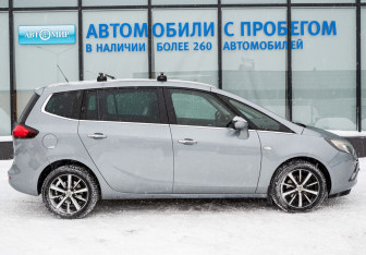 Подержанный автомобиль Opel Zafira Compactvan 2013 года (7 фото)