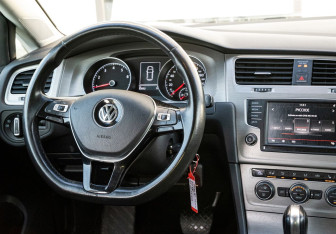 Подержанный автомобиль Volkswagen Golf Hatchback 2015 года (11 фото)