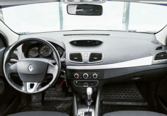 Подержанный автомобиль Renault Megane Hatchback 2012 года (12 фото)
